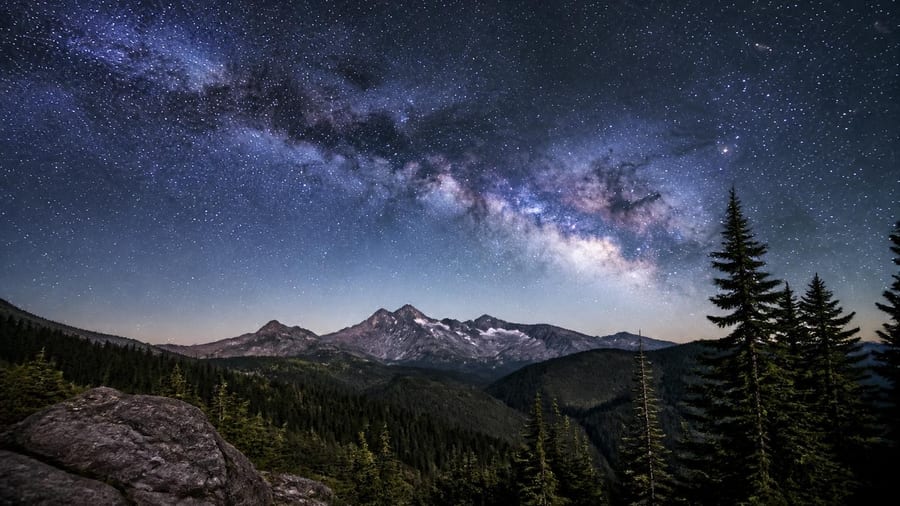 The 10 Best US National Parks For Stargazing, According to a New Study